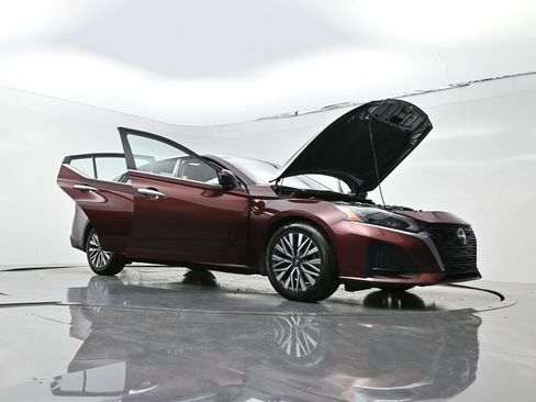 Used 2024 Nissan Altima 2.5 SV image 29