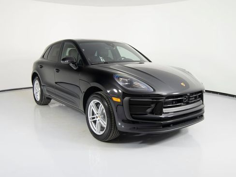 Certified 2026 Porsche Macan AWD/4WD image 9