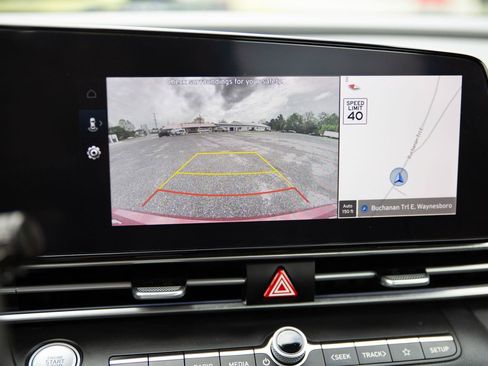 Used 2024 Hyundai Elantra SEL FWD image 17