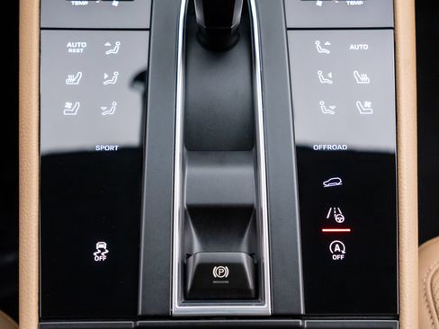 Certified 2026 Porsche Macan AWD/4WD image 27