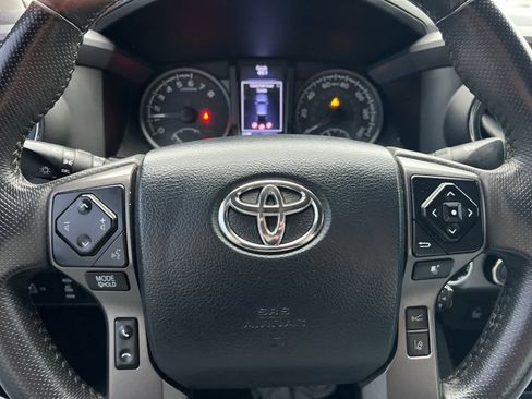 Used 2018 Toyota Tacoma TRD Sport w/ Technology Package image 23
