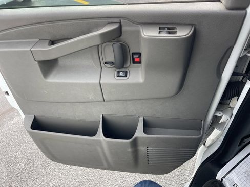 Used 2021 Chevrolet Express 3500 w/ Power Convenience Package image 9