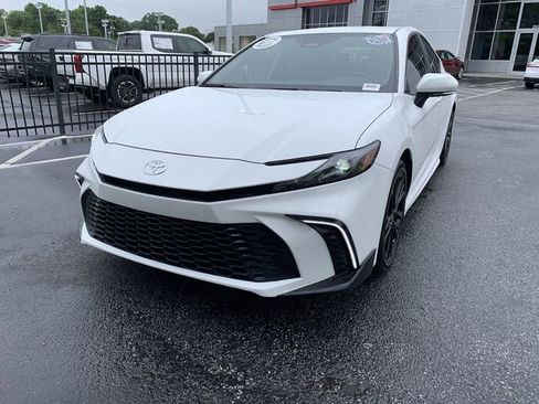 Used 2026 Toyota Camry SE w/ Convenience Package FWD image 4