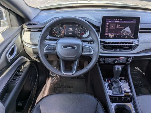 Used 2024 Jeep Compass Latitude AWD/4WD image 16