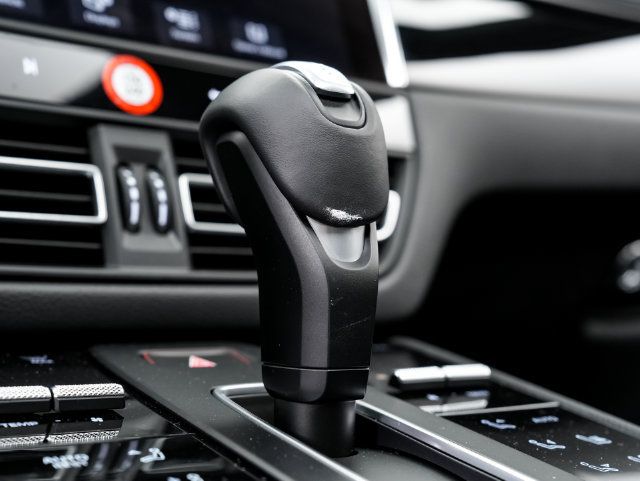 Certified 2026 Porsche Macan AWD/4WD image 22