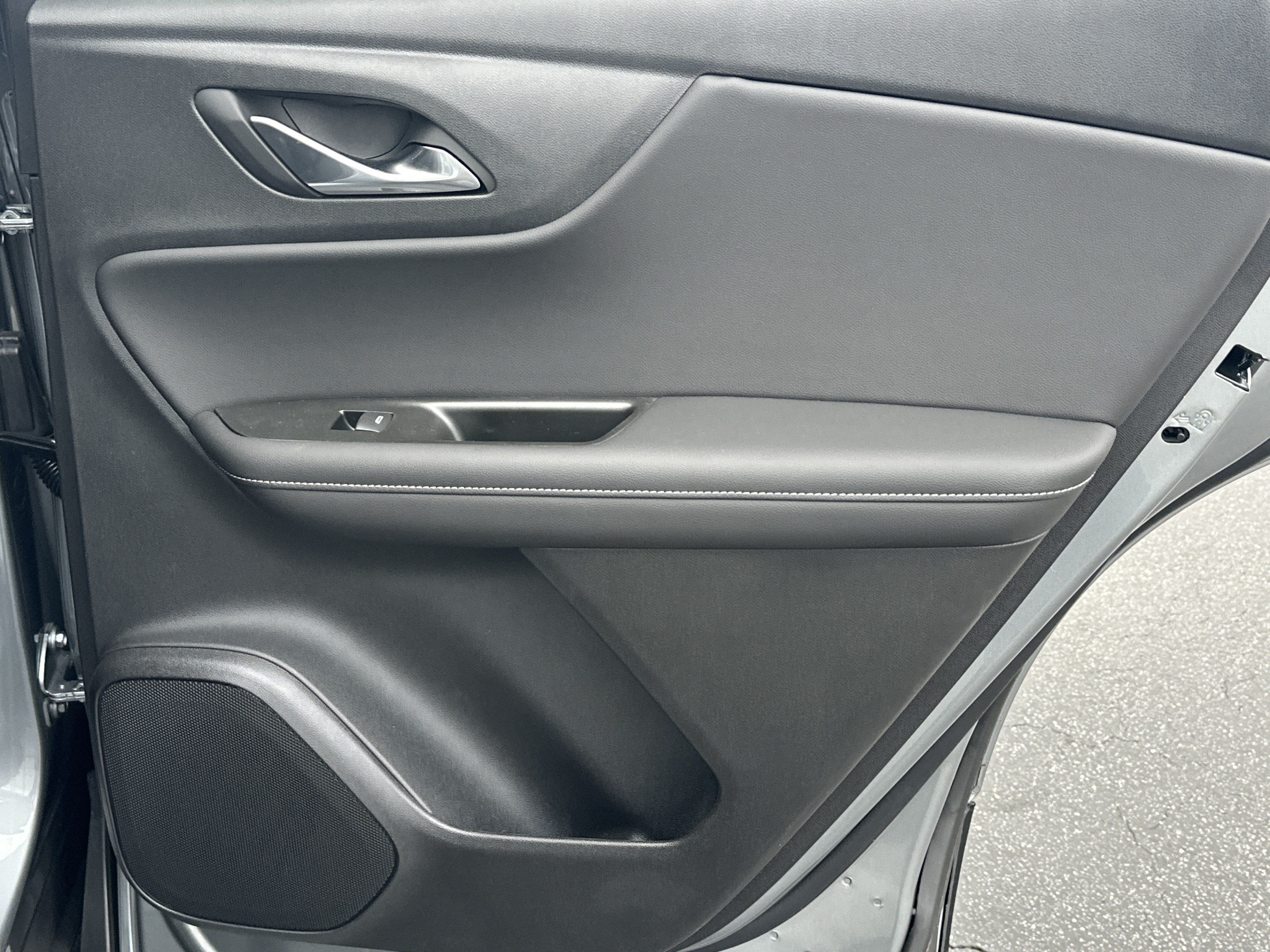 New 2025 Chevrolet Blazer LT w/ Convenience Package FWD image 18