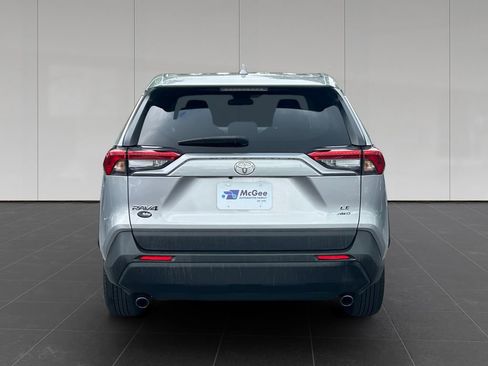 Used 2022 Toyota RAV4 LE AWD/4WD image 4
