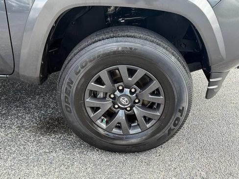 Used 2023 Toyota Tacoma SR5 w/ Technology Package RWD image 9