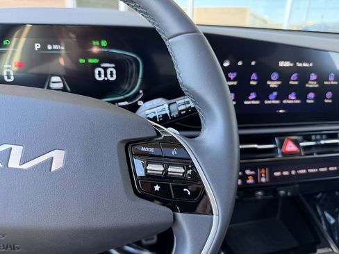 Used 2023 Kia Niro EX Touring image 31