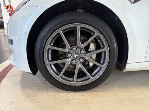 Used 2019 Tesla Model 3 Mid Range RWD image 13