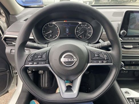 Used 2025 Nissan Altima 2.5 SV image 29