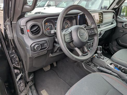 Used 2025 Jeep Wrangler Unlimited Rubicon AWD/4WD image 14