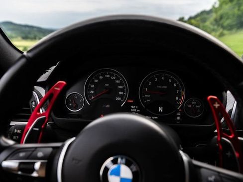 Used 2016 BMW M3 RWD image 21