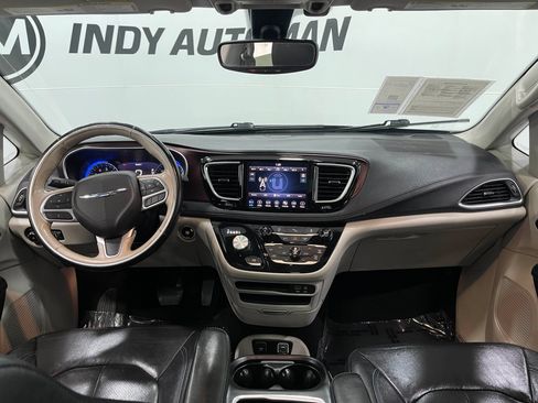 Used 2019 Chrysler Pacifica Limited FWD image 19