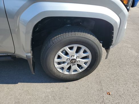 Certified 2026 Toyota Tacoma SR5 AWD/4WD image 5
