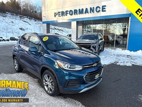 Used 2020 Chevrolet Trax LT w/ LT Convenience Package image 1