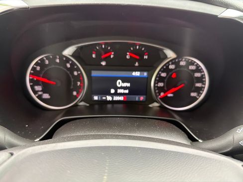 Used 2025 Chevrolet Blazer LT FWD image 2