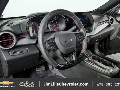 Certified 2025 Chevrolet Trax RS w/ Sunroof Package FWD image 4