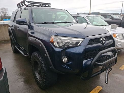 Used 2017 Toyota 4Runner SR5 image 2