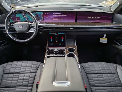 Certified 2025 Cadillac Escalade ESV Sport Platinum AWD/4WD image 17