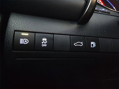 Used 2018 Toyota Camry XSE image 17