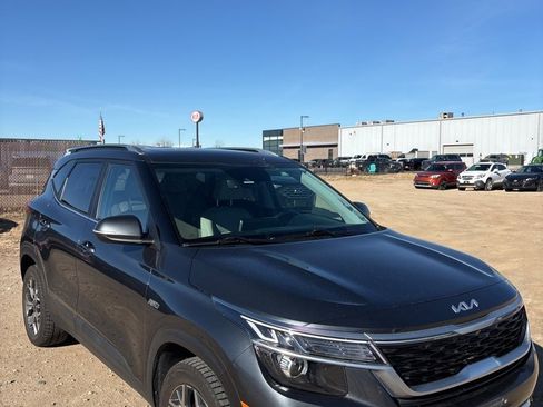 Used 2023 Kia Seltos EX image 7
