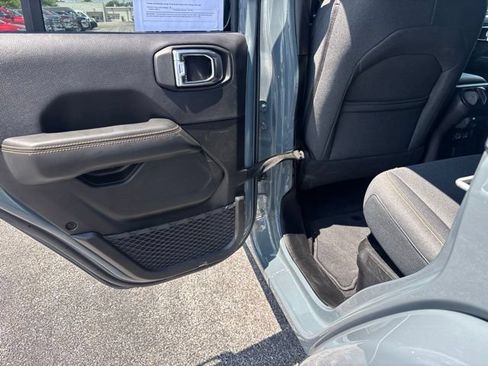 Used 2025 Jeep Wrangler Unlimited Sahara w/ Safety Group AWD/4WD image 17