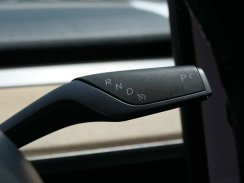 Used 2018 Tesla Model 3 Long Range RWD image 17