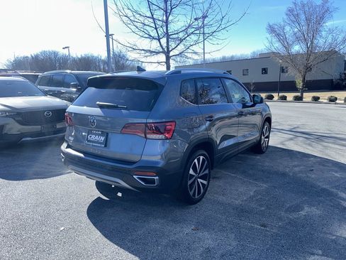 Used 2023 Volkswagen Taos SE w/ Panoramic Sunroof Package image 7