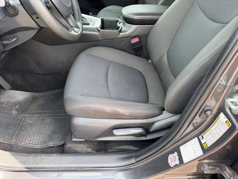 Used 2024 Toyota RAV4 LE AWD/4WD image 8