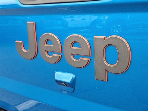 Used 2023 Jeep Gladiator Mojave w/ Cold Weather Group image 29