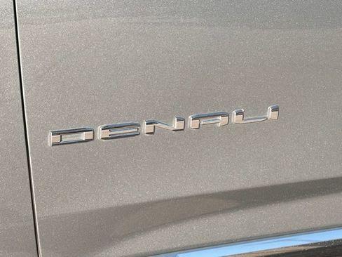 Used 2025 GMC Yukon XL Denali RWD image 8