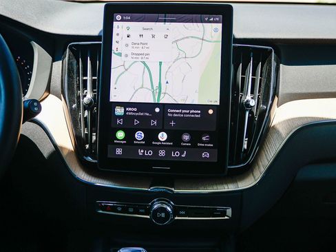 Certified 2026 Volvo XC60 B5 Plus w/ Climate Package AWD/4WD image 15