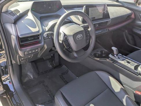 Used 2025 Toyota Prius Plug-In Hybrid image 9