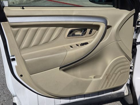 Used 2018 Ford Taurus SEL w/ Equipment Group 201A FWD image 10