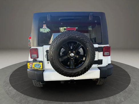 Used 2016 Jeep Wrangler Unlimited Sahara w/ Dual Top Group image 7