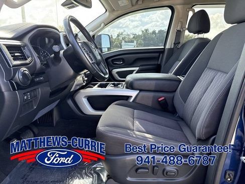 Used 2021 Nissan Titan SV w/ SV Convenience Package AWD/4WD image 9