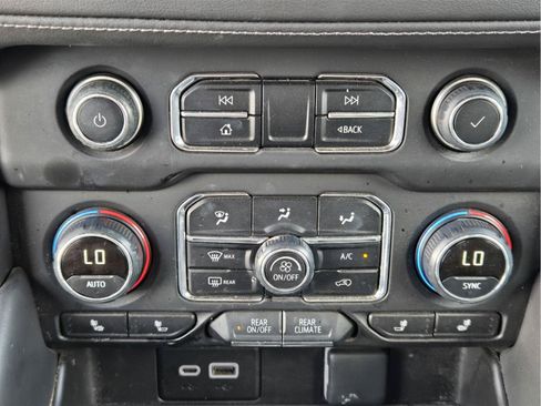 Used 2024 Chevrolet Tahoe LT w/ Luxury Package RWD image 16