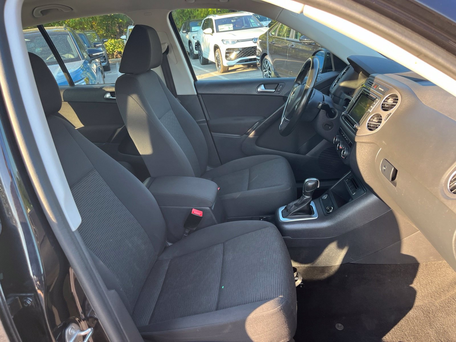 Used 2018 Volkswagen Tiguan Limited w/ Premium Package AWD/4WD image 32