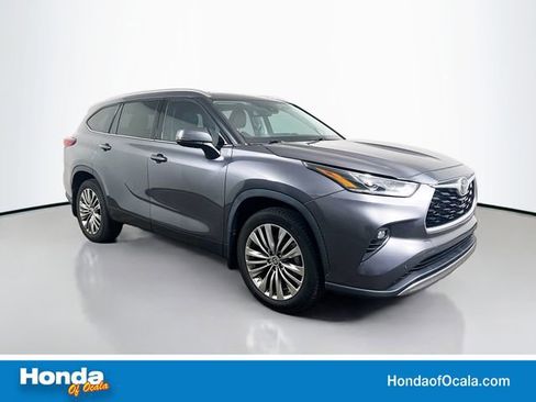 Used 2021 Toyota Highlander Platinum AWD/4WD image 1