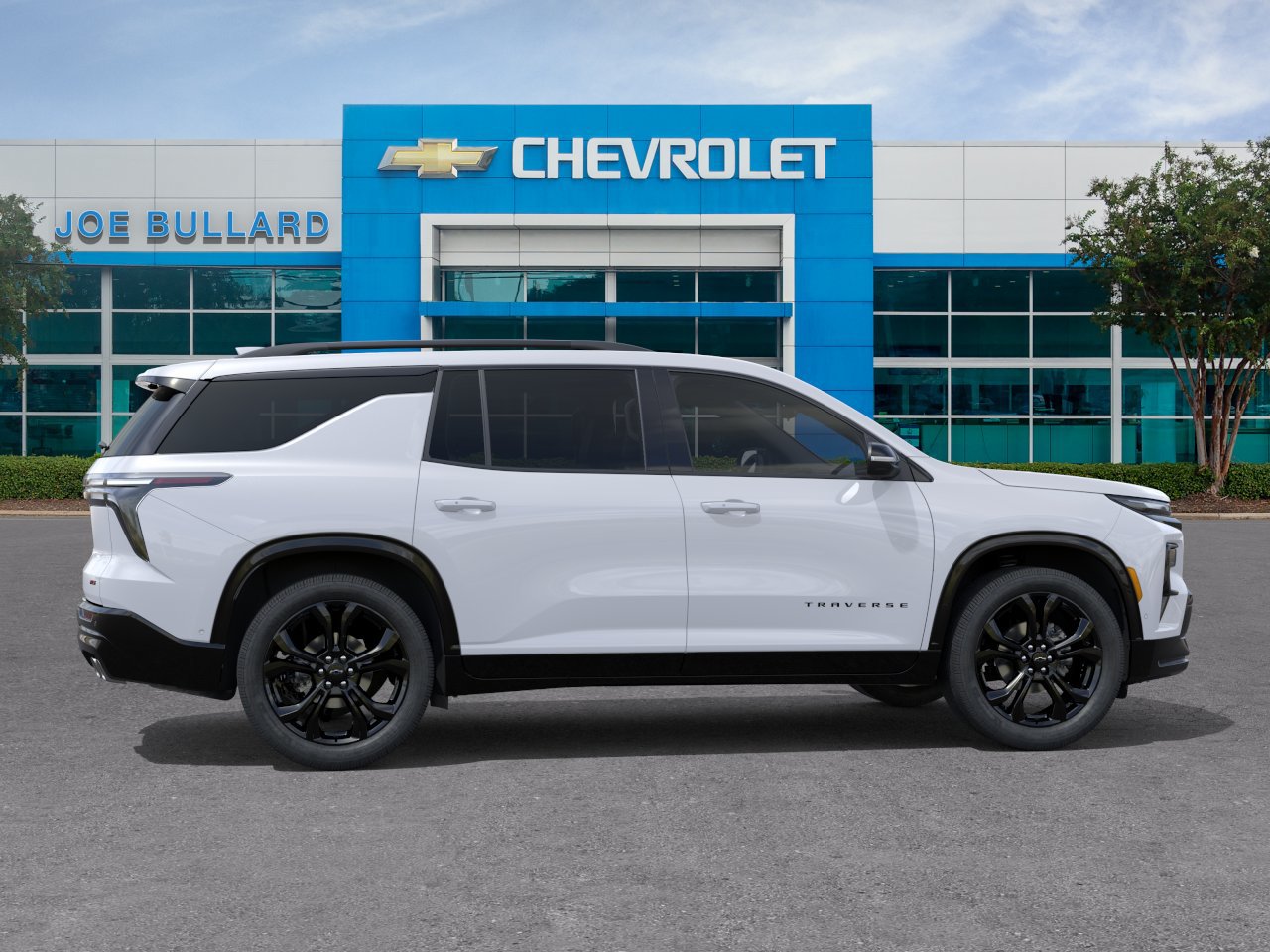 New 2027 Chevrolet Traverse RS w/ LPO, Floor Liner Package FWD image 5