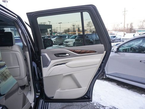 Used 2024 Cadillac Escalade Sport Platinum image 33