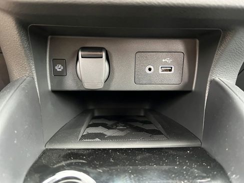 Used 2025 Nissan Versa SV w/ Trunk Package image 24