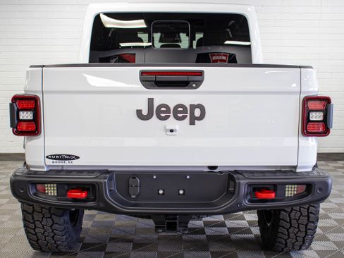 Used 2026 Jeep Gladiator Rubicon image 4