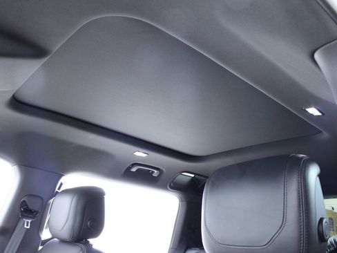 Used 2023 Land Rover Defender 110 X-Dynamic SE image 29