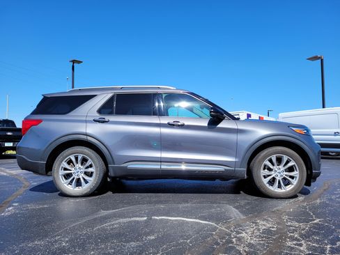 Used 2021 Ford Explorer Limited w/ Equipment Group 301A AWD/4WD image 2