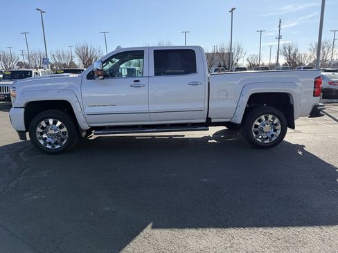 Used 2019 GMC Sierra 2500 Denali w/ Duramax Plus Package image 9