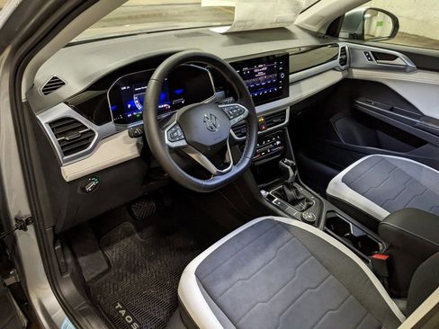 New 2026 Volkswagen Taos SE image 8