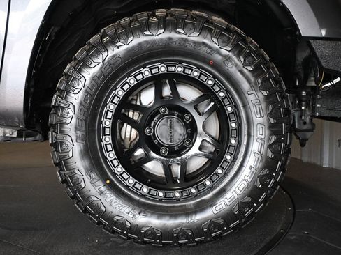 Used 2021 Toyota Tundra SR5 RWD image 9