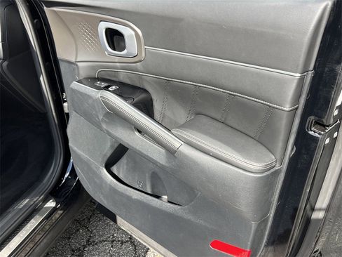 Used 2022 Kia Sorento SX image 12